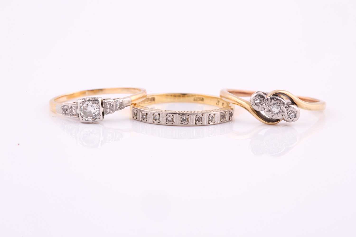 Lot 126 - A three stone diamond ring, the diamonds with...