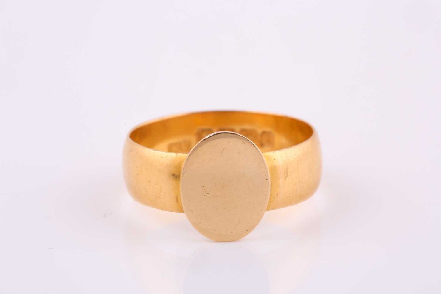 Lot 127 - A 22ct yellow gold signet ring, hallmarked...