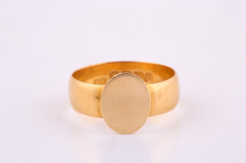 Lot 127 - A 22ct yellow gold signet ring, hallmarked...