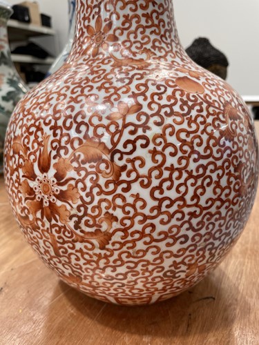 Lot 91 - A Chinese tianquiping vase, painted with lotus...