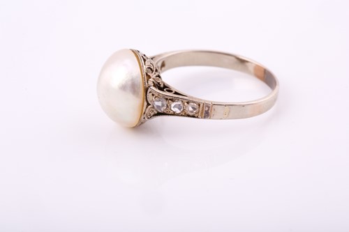 Lot 96 - A ring set with a central Mabe pearl with...