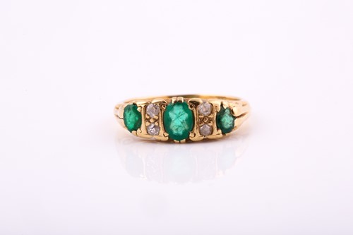 Lot 246 - An 18ct yellow gold Edwardian ring set with...