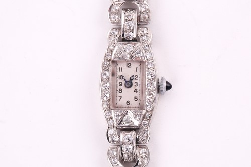 Lot 200 - A Ladies Art Deco diamond and platinum...