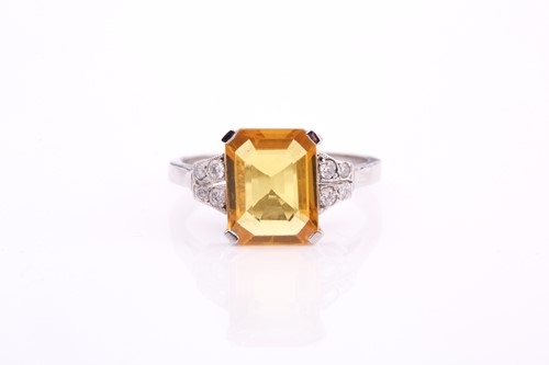 Lot 16 - A yellow sapphire and diamond ring, the...