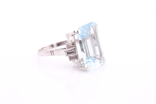 Lot 101 - A aquamarine and diamond dress ring, set with...