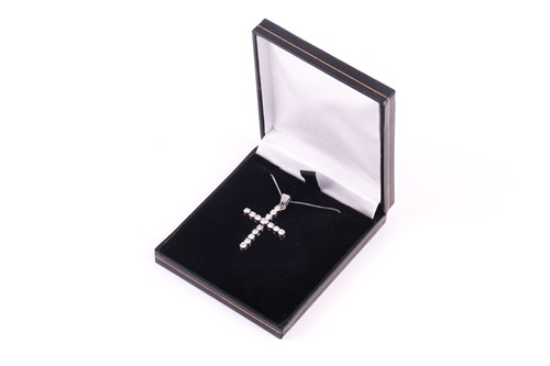 Lot 10 - A diamond set cross and chain, set with round...
