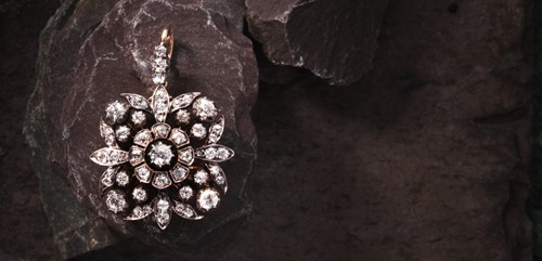 Lot 177 - A Victorian diamond cluster pendant/brooch,...
