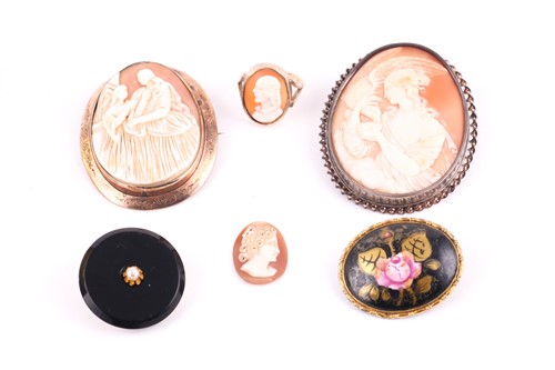 Lot 241 - A late 19th century oval shell cameo of Hebe...