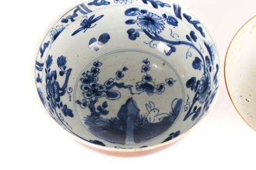 Lot 100 - A Chinese porcelain cockerel bowl, late Qing,...
