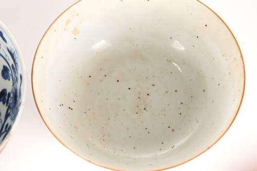 Lot 100 - A Chinese porcelain cockerel bowl, late Qing,...
