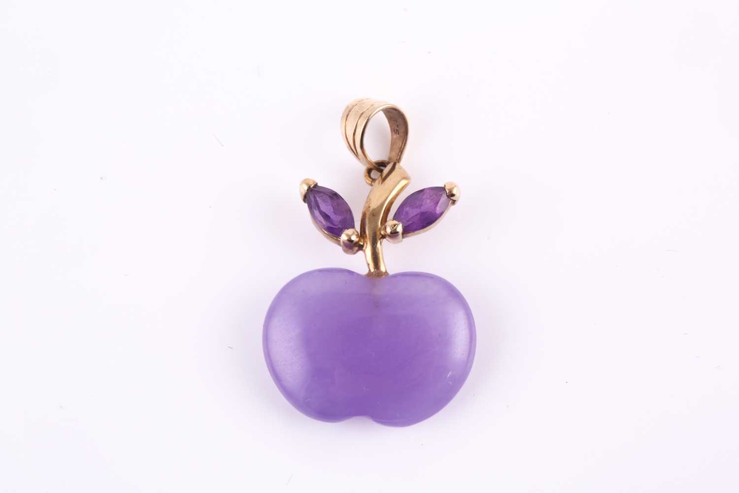 Lot 50 - A 9ct gold carved lavender jade and amethyst...