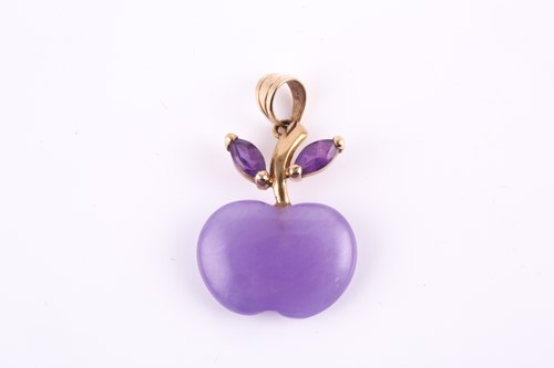 Lot 50 - A 9ct gold carved lavender jade and amethyst...