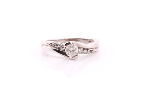 Lot 140 - A single stone diamond ring; the round...