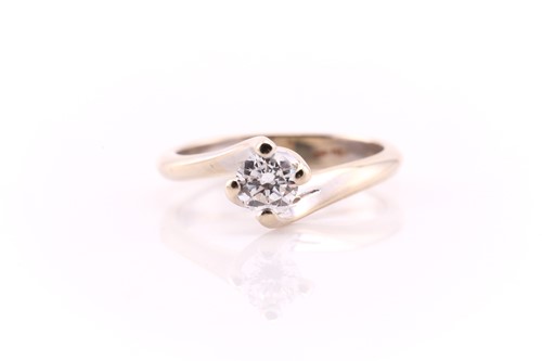 Lot 386 - A single stone diamond ring; the round...