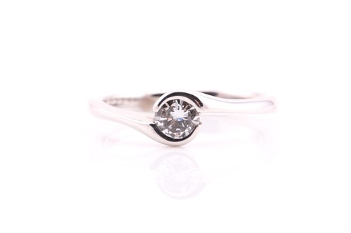 Lot 527 - A single stone diamond ring; the round...