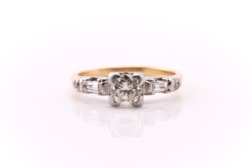 Lot 798 - An Art Deco single stone diamond ring, the...