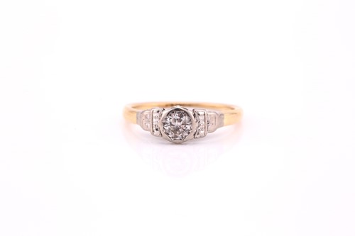 Lot 375 - A single stone diamond ring, the brilliant cut...