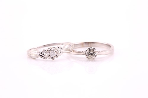 Lot 183 - A single stone diamond ring, the round...