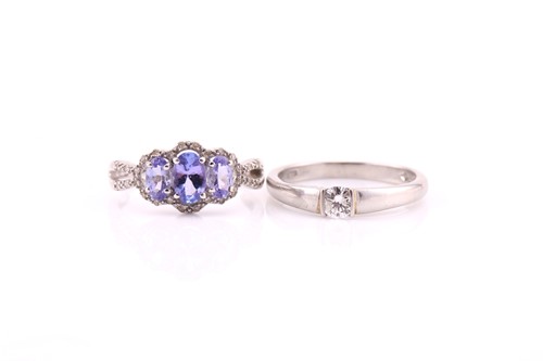 Lot 530 - A single stone diamond ring; the round...