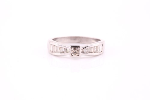 Lot 80 - A diamond ring, the central round brilliant...