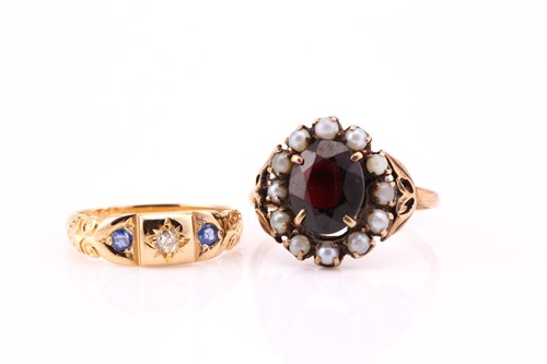 Lot 715 - A Victorian three stone gypsy set sapphire and...