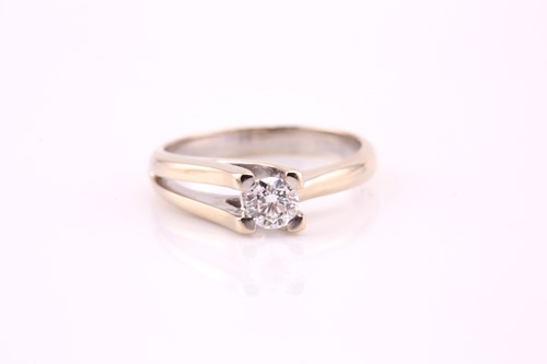 Lot 526 - A single stone diamond ring; the round...