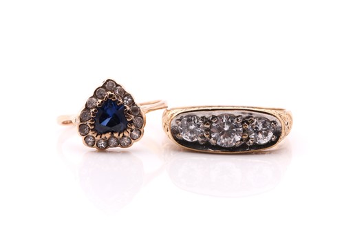 Lot 788 - A gentleman's 9 carat gold three stone half...