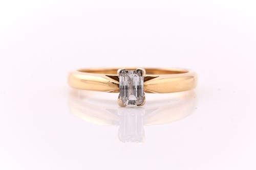 Lot 502 - A single stone emerald cut diamond ring, in...