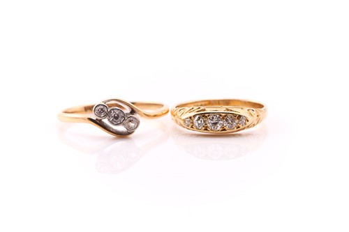 Lot 512 - A five stone half hoop graduated diamond ring,...