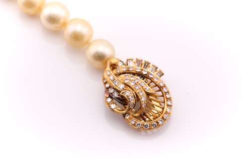 Lot 302 - A pearl and diamond necklace; the single row...