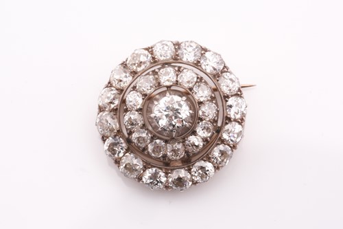 Lot 73 - A Victorian diamond target brooch, circa 1890,...