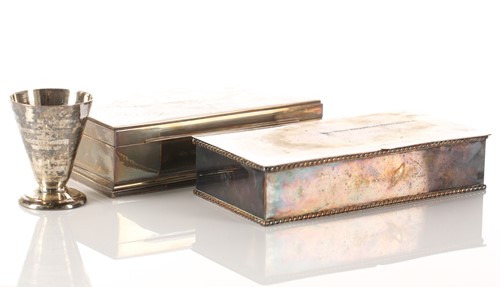 Lot 372 - A Thai rectangular silver cigarette box, 20th...