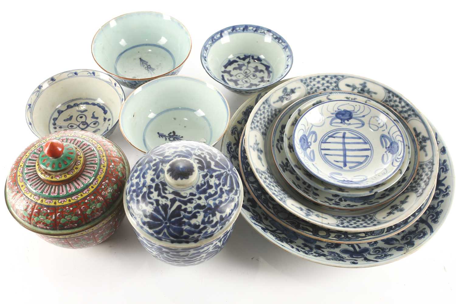 Lot 145 - A collection of Chinese Swatow porcelain, Qing,...