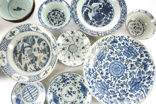 Lot 145 - A collection of Chinese Swatow porcelain, Qing,...