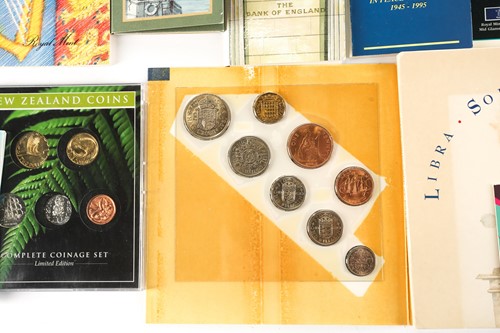 Lot 387 - A collection of uncirculated QEII £2, £1, 50p...