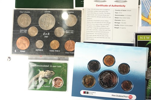 Lot 387 - A collection of uncirculated QEII £2, £1, 50p...