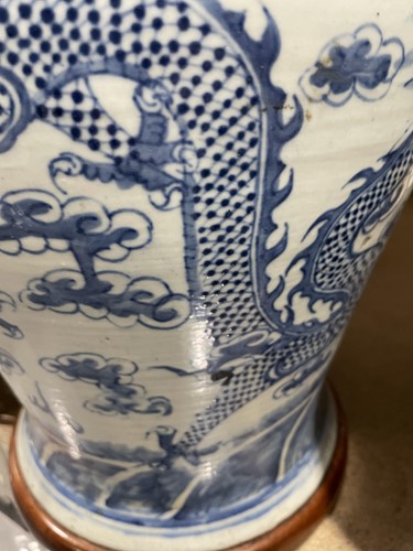 Lot 87 - A large Chinese porcelain blue & white vase,...