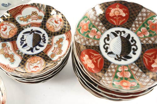 Lot 125 - A collection of Japanese Imari pattern plates,...