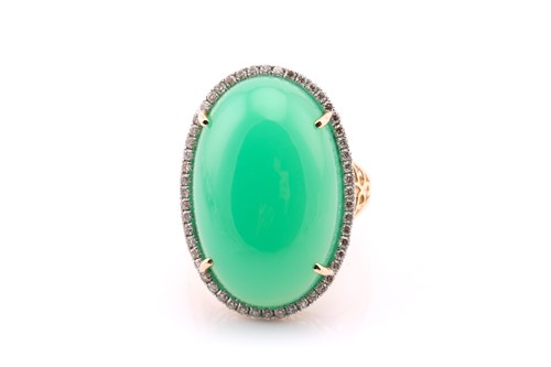 Lot 172 - A 14ct yellow gold and green agate cocktail...