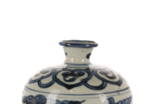Lot 144 - A Chinese Ming style meiping porcelain vase,...