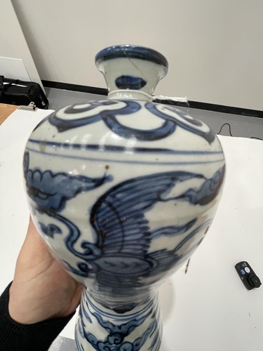 Lot 144 - A Chinese Ming style meiping porcelain vase,...
