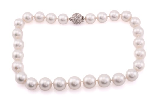 Lot 186 - A South Sea pearl necklace, the twenty seven...
