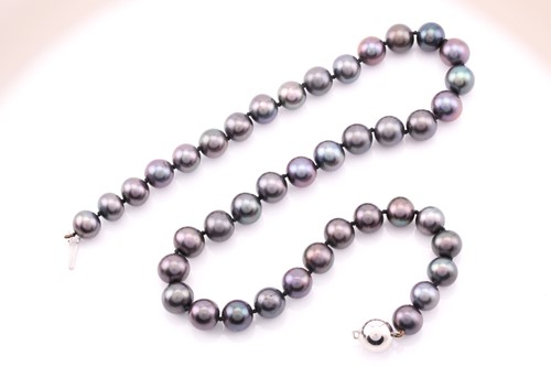 Lot 77 - Single row Tahitian grey cultured pearl...