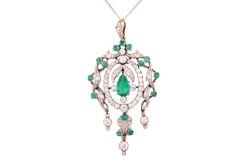 Lot 28 - An Edwardian emerald and diamond pendant, of...