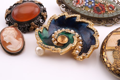 Lot 287 - A Japanese Satsuma porcelain geisha brooch,...