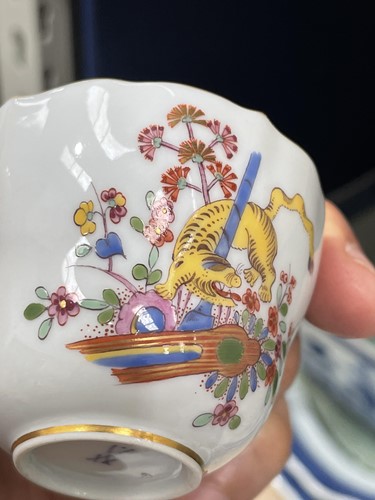 Lot 525 - Large Meissen "Kakiemon" pattern 755(?)...