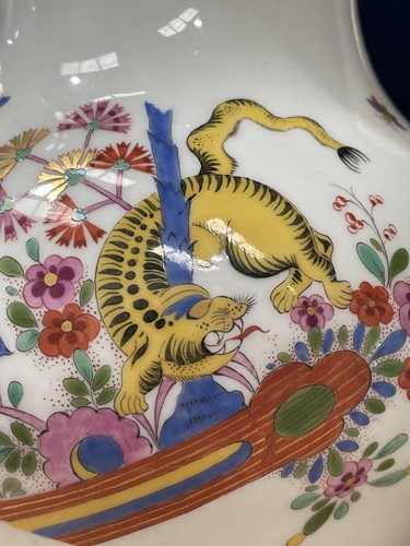 Lot 525 - Large Meissen "Kakiemon" pattern 755(?)...