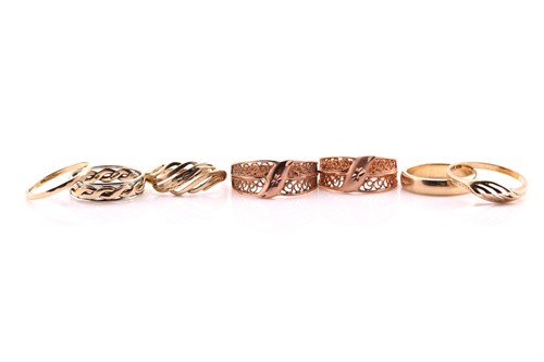 Lot 116 - A collection of seven rings, four in...