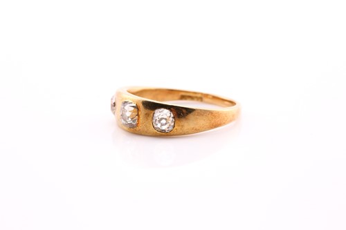 Lot 120 - A Victorian three stone diamond ring,...
