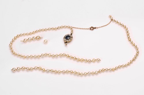Lot 227 - A Victorian string of natural pearls with a...